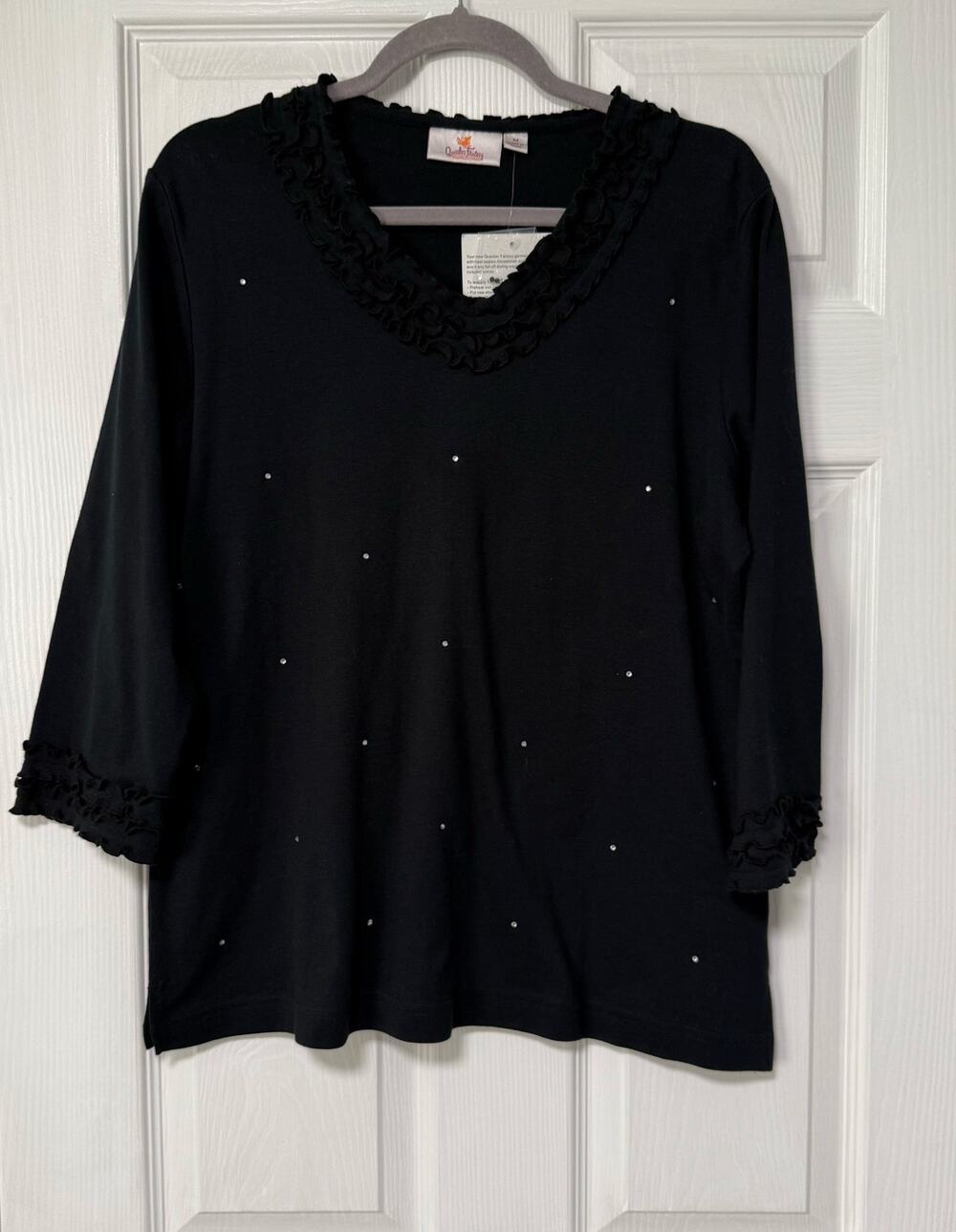 Quacker Factory Women's Black Knit Studded Ruffle V-Neck Top Size Medium